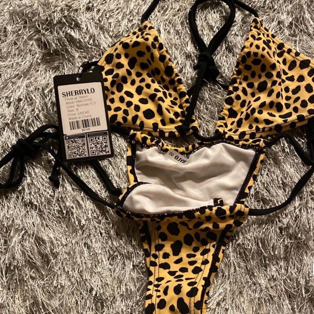 String Bikini Set Size Small - Picture 3 of 4